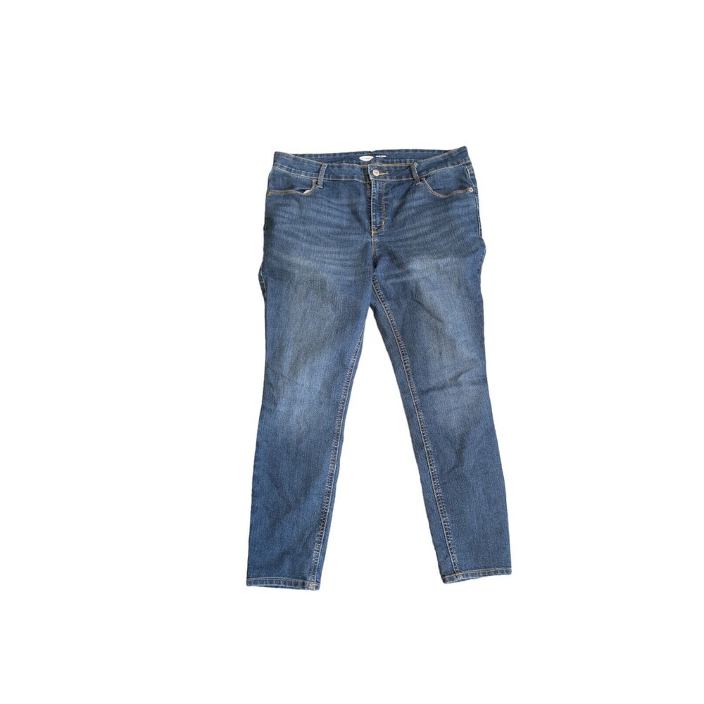Old Navy Women's Straight Leg Jeans in Medium Blue